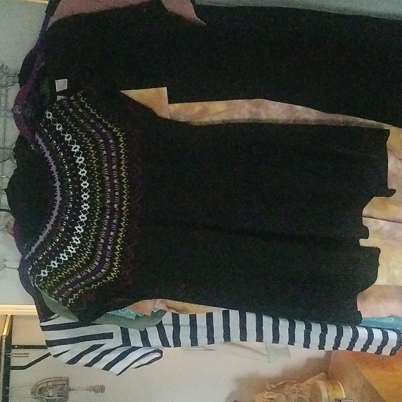 Sweater - Picture 4 of 9